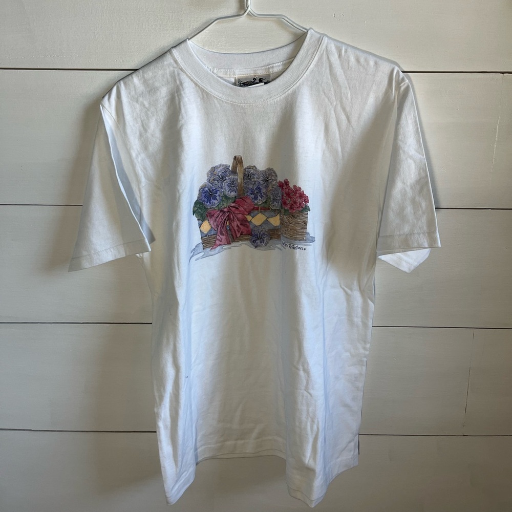 Vintage Northern Reflections White Floral Basket Graphic Tee